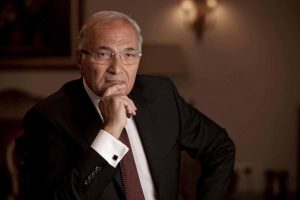 الفريق احمد شفيق الهارب في الإمارات بعد أحداث 25 يناير